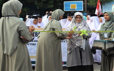 Keseruan Khutbatul 'Arsy dan Pawai Santri Pondok Pesantren Ibnul Qoyyim Putri Yogyakarta